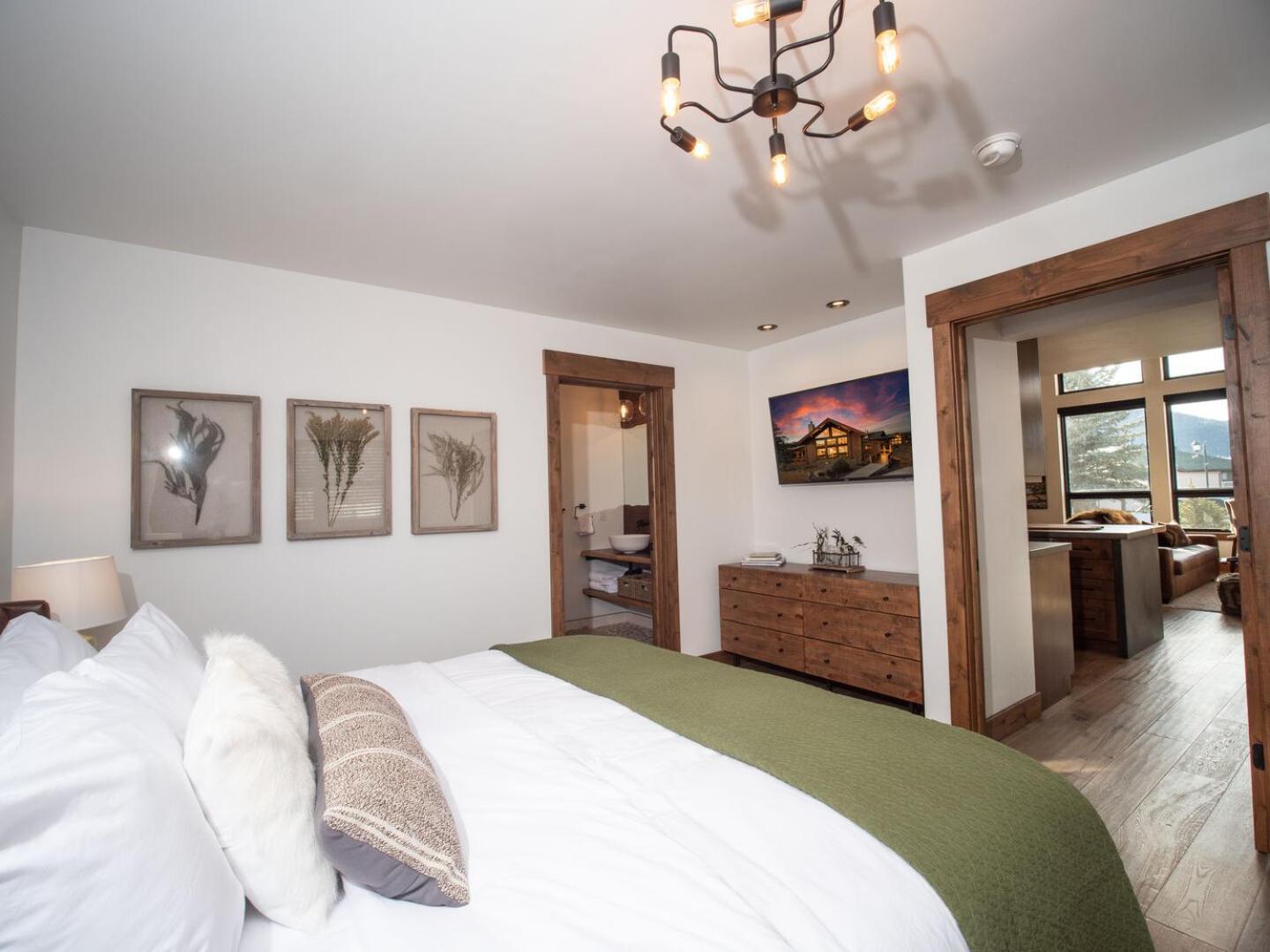 Chic Retreat Indoor Outdoor Fireplace, Private Jacuzzi, Great Location! Estes Park Room photo