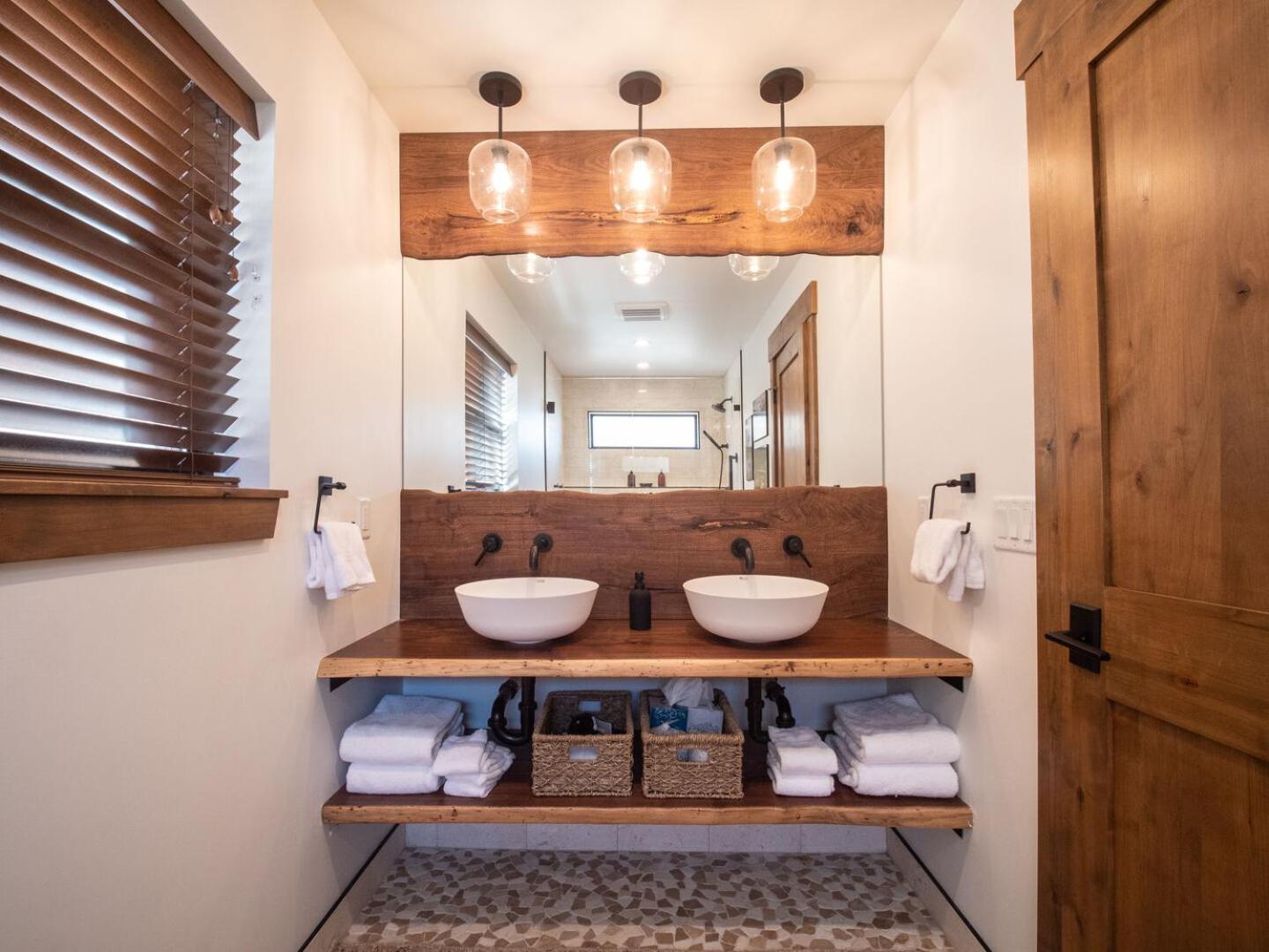 Chic Retreat Indoor Outdoor Fireplace, Private Jacuzzi, Great Location! Estes Park Room photo